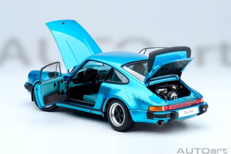 AUTOART - PORSCHE 911 TURBO 3.0 (930) (MINERVA BLUE) 1:18